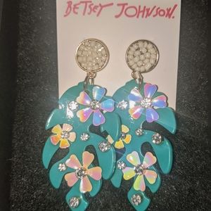 BETSEY JOHNSON LEAF EARRINGS